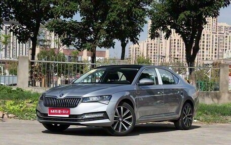 Skoda Superb III рестайлинг, 2025 год, 2 990 000 рублей, 1 фотография