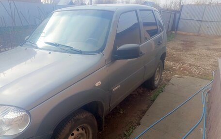 Chevrolet Niva I рестайлинг, 2013 год, 450 000 рублей, 2 фотография