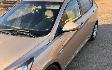 Hyundai Solaris II рестайлинг, 2013 год, 820 000 рублей, 2 фотография