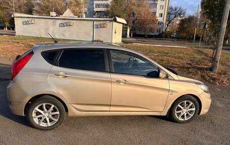 Hyundai Solaris II рестайлинг, 2013 год, 820 000 рублей, 3 фотография