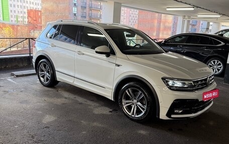 Volkswagen Tiguan II, 2018 год, 3 000 000 рублей, 1 фотография