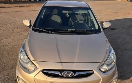 Hyundai Solaris II рестайлинг, 2013 год, 820 000 рублей, 4 фотография