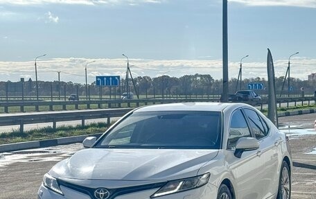 Toyota Camry, 2018 год, 2 400 000 рублей, 1 фотография