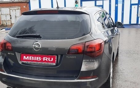 Opel Astra J, 2013 год, 800 000 рублей, 1 фотография