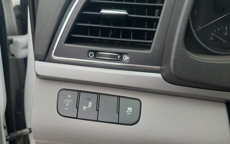 Hyundai Elantra VI рестайлинг, 2016 год, 1 000 000 рублей, 12 фотография