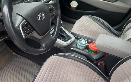 Hyundai Elantra VI рестайлинг, 2016 год, 1 000 000 рублей, 13 фотография