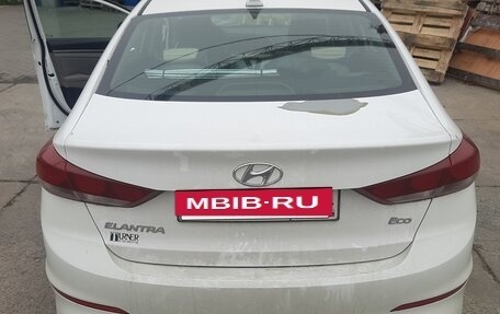 Hyundai Elantra VI рестайлинг, 2016 год, 1 000 000 рублей, 4 фотография