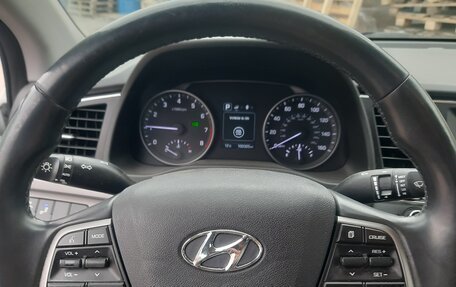 Hyundai Elantra VI рестайлинг, 2016 год, 1 000 000 рублей, 20 фотография