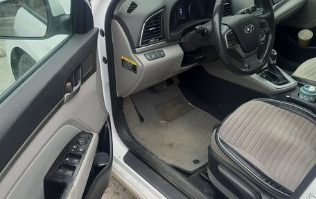 Hyundai Elantra VI рестайлинг, 2016 год, 1 000 000 рублей, 14 фотография