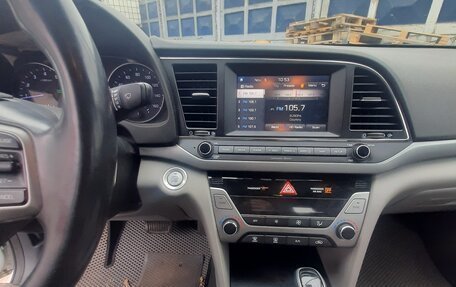 Hyundai Elantra VI рестайлинг, 2016 год, 1 000 000 рублей, 25 фотография