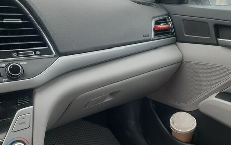 Hyundai Elantra VI рестайлинг, 2016 год, 1 000 000 рублей, 16 фотография