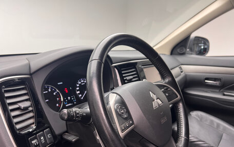 Mitsubishi Outlander III рестайлинг 3, 2014 год, 1 620 000 рублей, 8 фотография