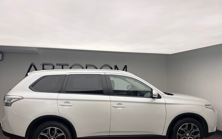 Mitsubishi Outlander III рестайлинг 3, 2014 год, 1 620 000 рублей, 5 фотография