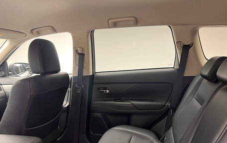 Mitsubishi Outlander III рестайлинг 3, 2014 год, 1 620 000 рублей, 11 фотография