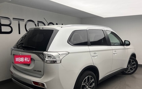 Mitsubishi Outlander III рестайлинг 3, 2014 год, 1 620 000 рублей, 4 фотография