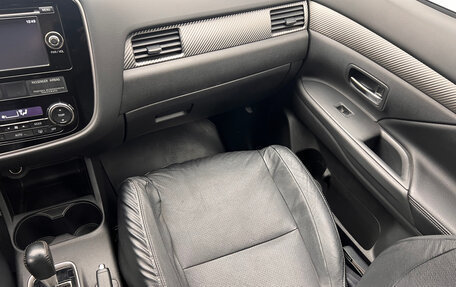 Mitsubishi Outlander III рестайлинг 3, 2014 год, 1 620 000 рублей, 16 фотография