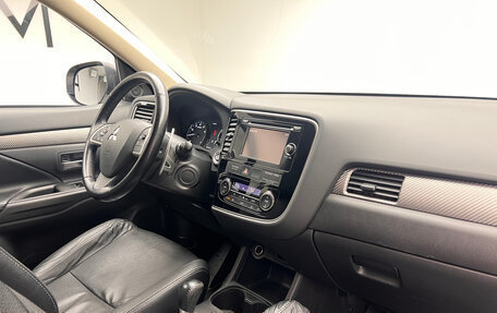 Mitsubishi Outlander III рестайлинг 3, 2014 год, 1 620 000 рублей, 13 фотография
