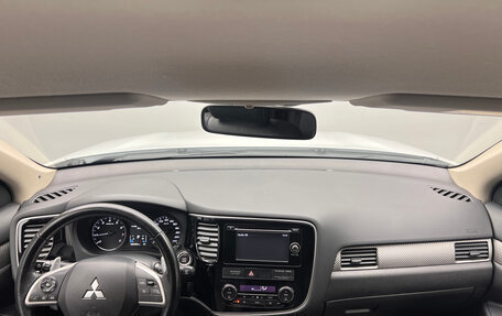 Mitsubishi Outlander III рестайлинг 3, 2014 год, 1 620 000 рублей, 15 фотография