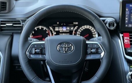 Toyota Land Cruiser, 2024 год, 13 890 000 рублей, 15 фотография