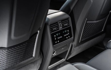 Porsche Cayenne III, 2024 год, 17 450 000 рублей, 6 фотография