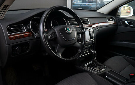 Skoda Superb III рестайлинг, 2013 год, 1 075 000 рублей, 11 фотография
