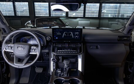 Toyota Land Cruiser, 2025 год, 15 000 000 рублей, 21 фотография