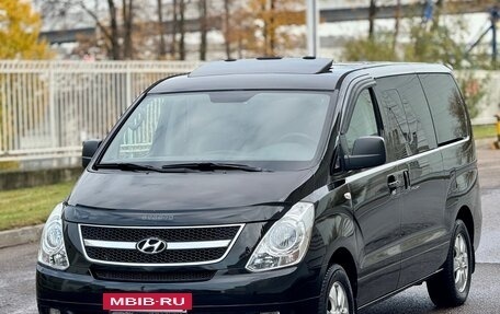 Hyundai Grand Starex Grand Starex I рестайлинг 2, 2014 год, 2 350 000 рублей, 2 фотография
