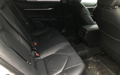 Toyota Camry, 2019 год, 2 100 000 рублей, 10 фотография