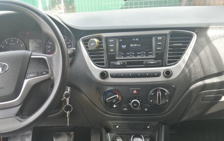 Hyundai Solaris II рестайлинг, 2018 год, 1 130 000 рублей, 12 фотография