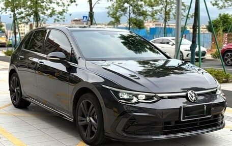 Volkswagen Golf VIII, 2023 год, 1 990 000 рублей, 2 фотография