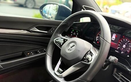 Volkswagen Golf VIII, 2023 год, 1 990 000 рублей, 21 фотография