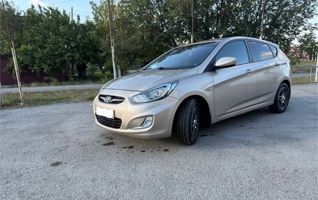 Hyundai Solaris II рестайлинг, 2012 год, 900 000 рублей, 3 фотография