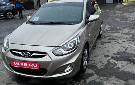 Hyundai Solaris II рестайлинг, 2012 год, 900 000 рублей, 2 фотография