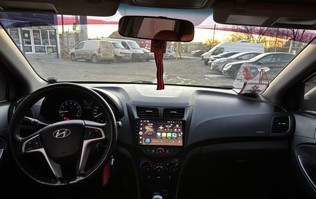 Hyundai Solaris II рестайлинг, 2012 год, 900 000 рублей, 10 фотография