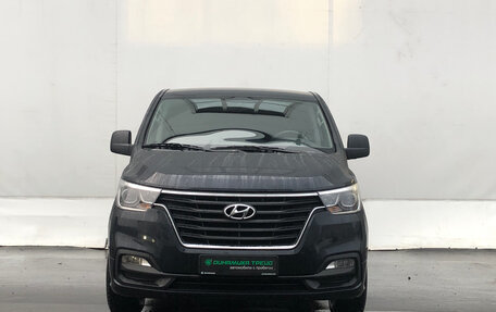 Hyundai H-1 II рестайлинг, 2019 год, 3 150 000 рублей, 2 фотография