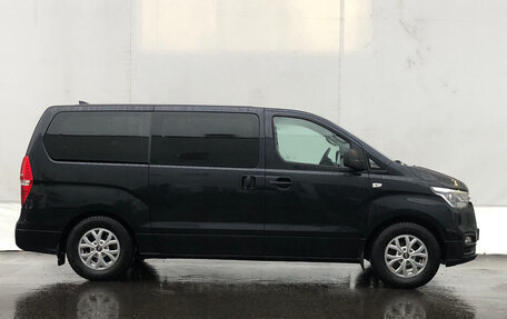 Hyundai H-1 II рестайлинг, 2019 год, 3 150 000 рублей, 4 фотография