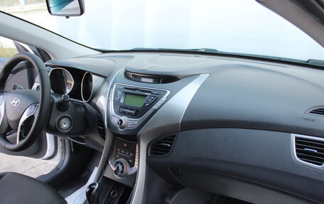 Hyundai Elantra V, 2012 год, 980 000 рублей, 8 фотография