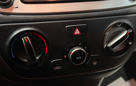 Hyundai Solaris II рестайлинг, 2019 год, 1 370 000 рублей, 13 фотография