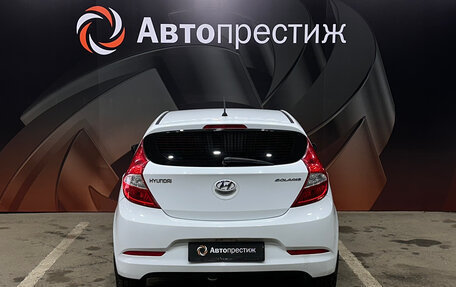 Hyundai Solaris II рестайлинг, 2015 год, 900 000 рублей, 5 фотография