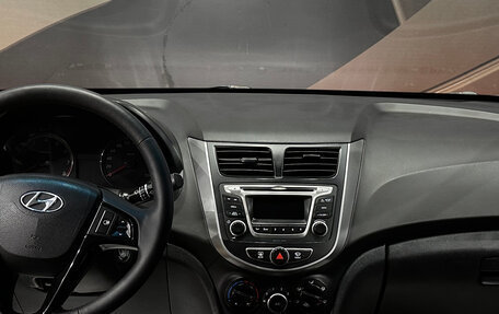 Hyundai Solaris II рестайлинг, 2015 год, 900 000 рублей, 8 фотография