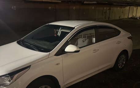 Hyundai Solaris II рестайлинг, 2018 год, 1 350 000 рублей, 3 фотография