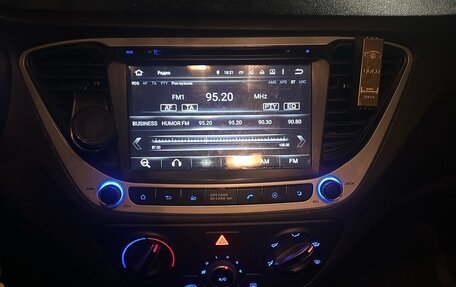 Hyundai Solaris II рестайлинг, 2018 год, 1 350 000 рублей, 5 фотография