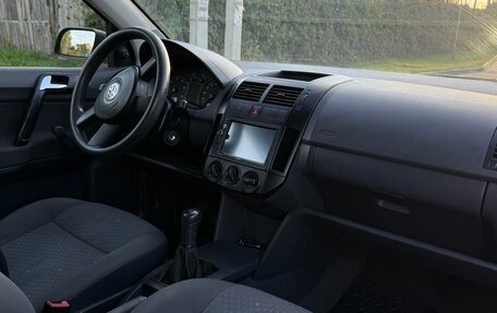 Volkswagen Polo IV рестайлинг, 2003 год, 230 000 рублей, 11 фотография