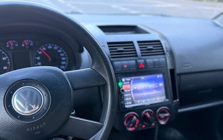 Volkswagen Polo IV рестайлинг, 2003 год, 230 000 рублей, 32 фотография