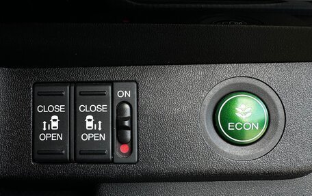 Honda Stepwgn IV, 2018 год, 2 300 000 рублей, 10 фотография