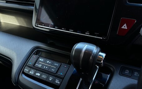 Honda Stepwgn IV, 2018 год, 2 300 000 рублей, 12 фотография