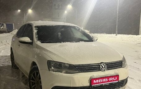 Volkswagen Jetta VI, 2013 год, 900 000 рублей, 1 фотография