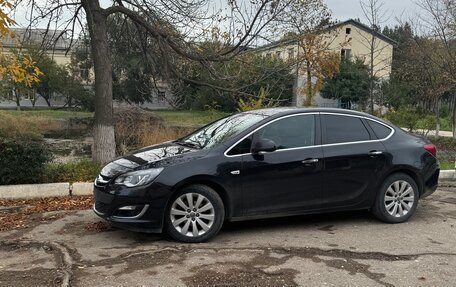 Opel Astra J, 2013 год, 820 000 рублей, 2 фотография
