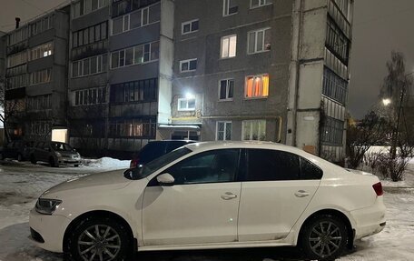 Volkswagen Jetta VI, 2013 год, 900 000 рублей, 8 фотография
