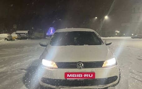 Volkswagen Jetta VI, 2013 год, 900 000 рублей, 6 фотография
